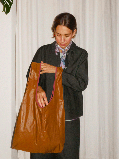 Shopping bag tan, bordatura burgundi